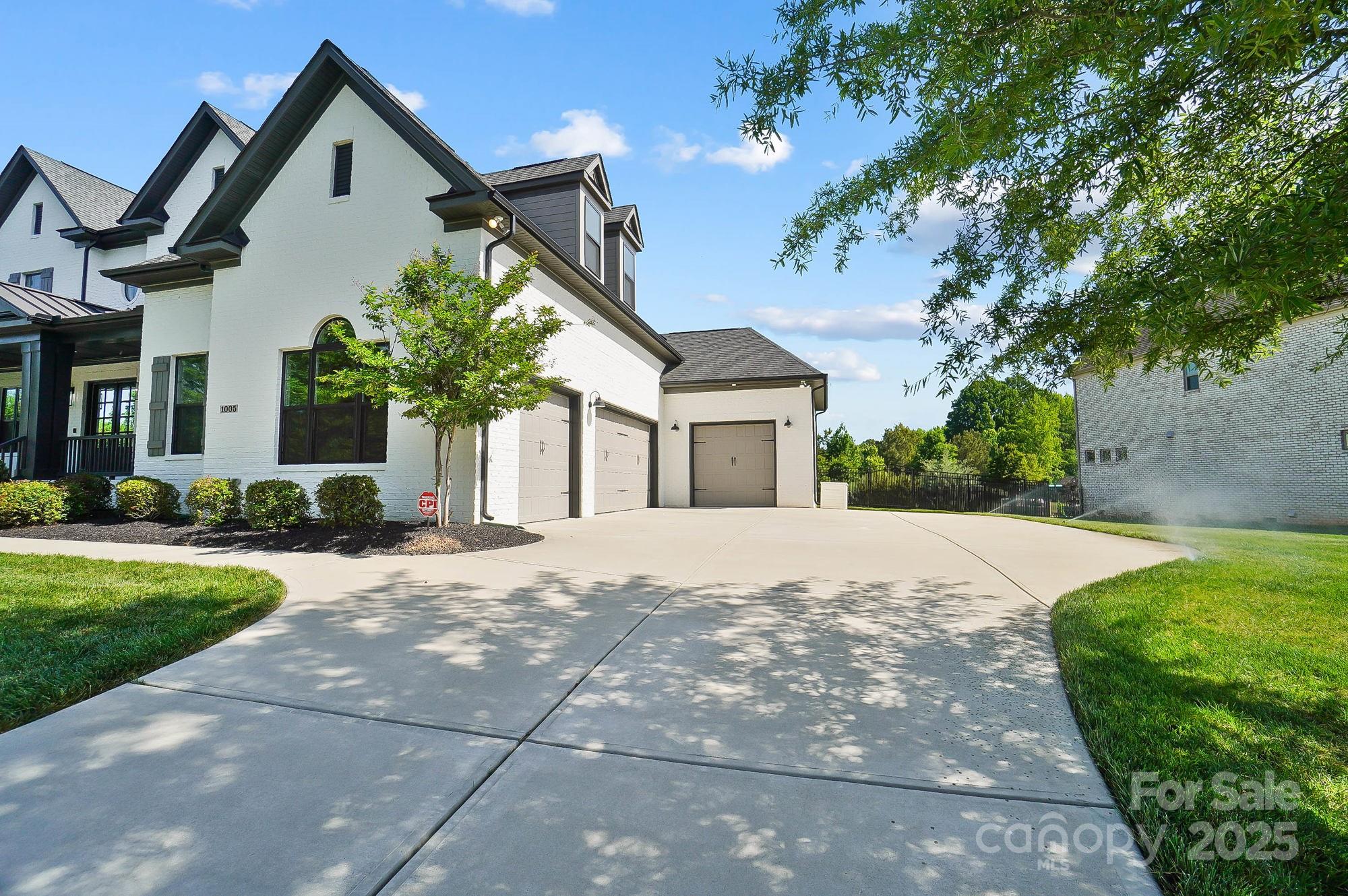 1005 Grand Oak Drive