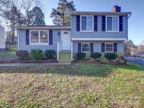 7800 Highbanks Court Charlotte NC 28212