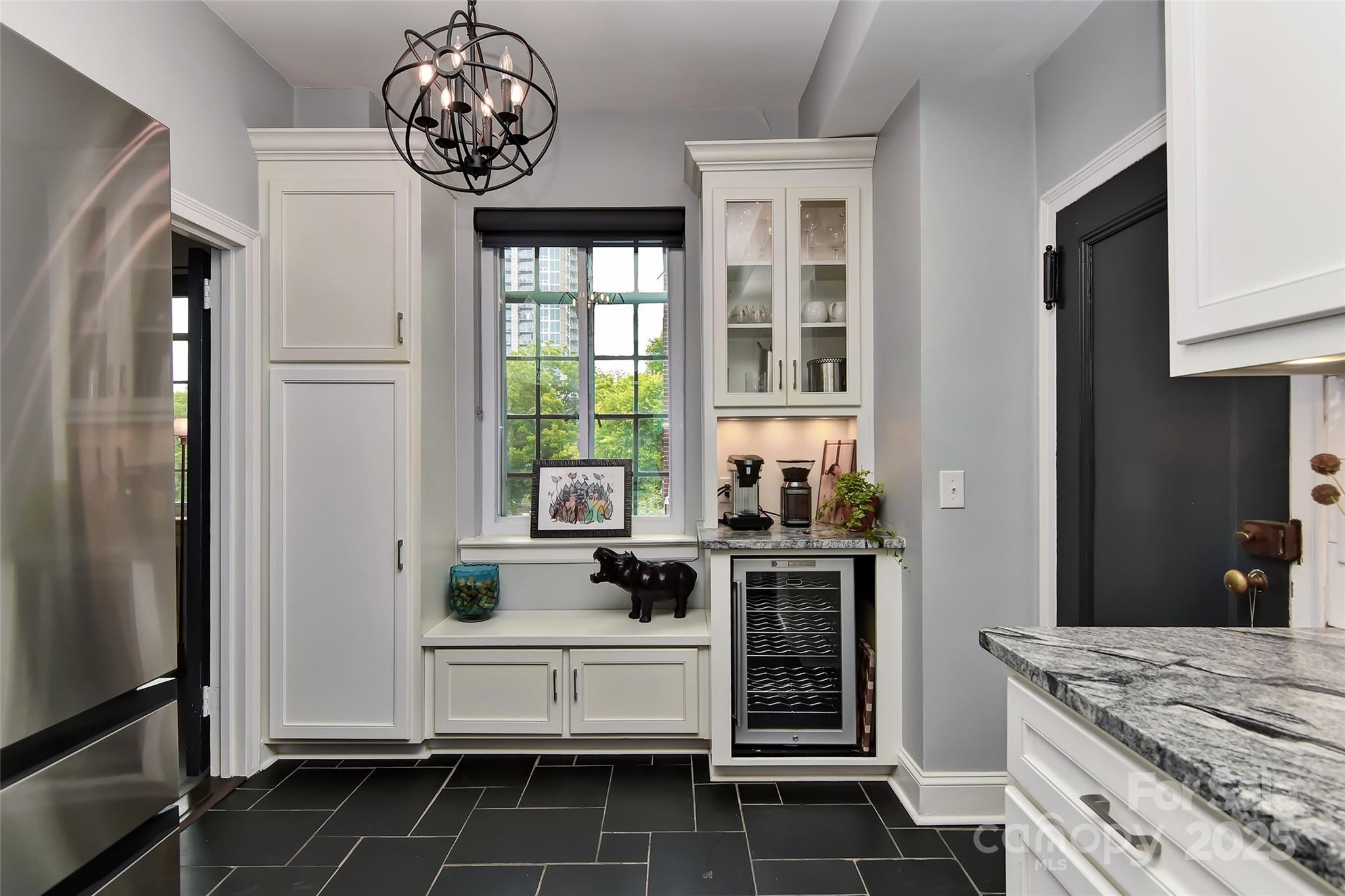 301 W 10th Street 404