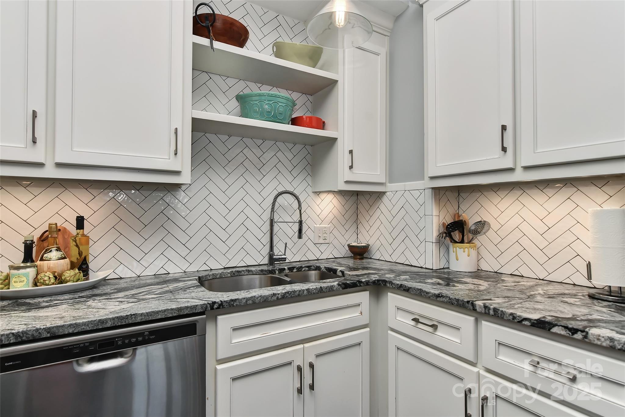 301 W 10th Street 404