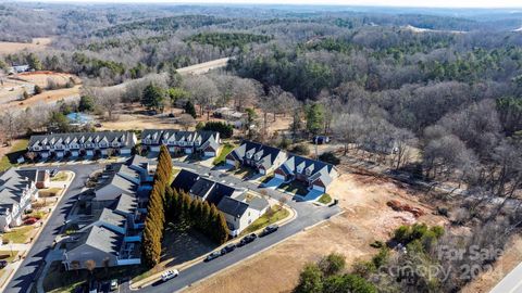 Townhouse in Hickory NC 1990 Talbot Lane 41.jpg