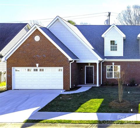 Townhouse in Hickory NC 1990 Talbot Lane 8.jpg