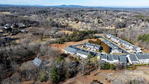 Townhouse in Hickory NC 1990 Talbot Lane 43.jpg