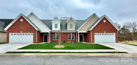 Townhouse in Hickory NC 1990 Talbot Lane 4.jpg