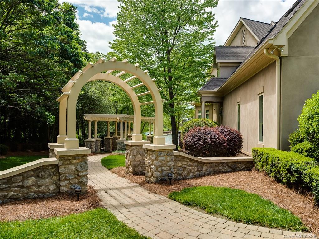 The Peninsula - Residential