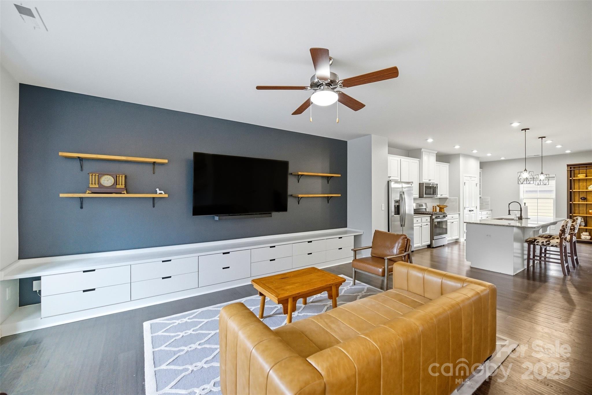 12725 Glowing Peak Road