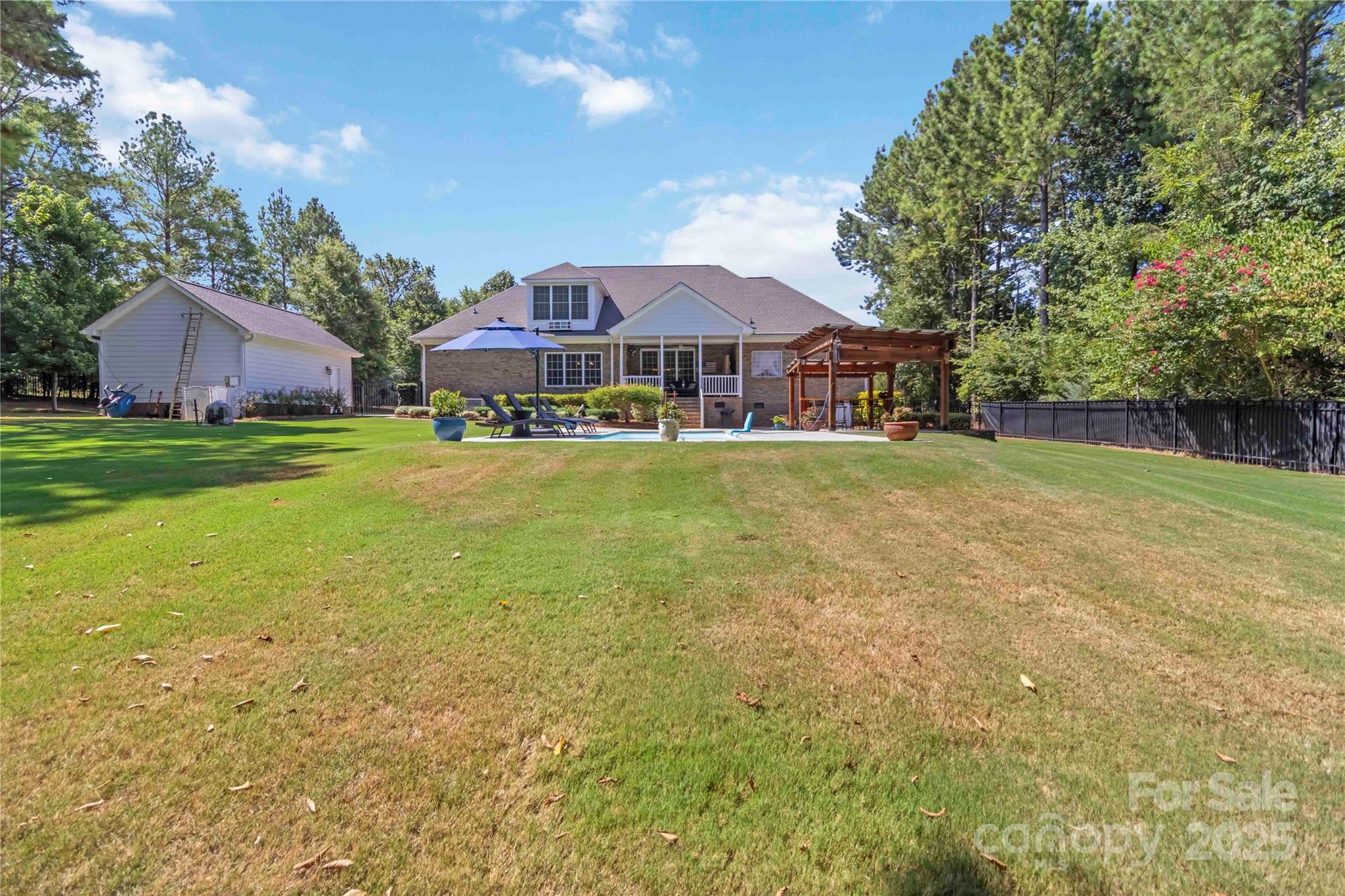 Holland Springs - Residential