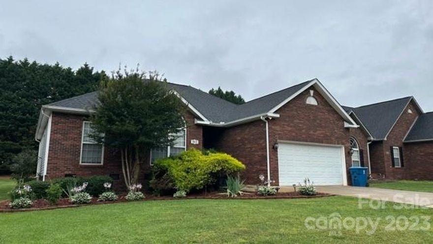 Beautiful home and ready to move in, large windows with open spaces allow for great lightning and entertaining. 
First time buyer, 2nd home, rental property...whatever your need this home can check the box.  Schedule your viewing to learn more.