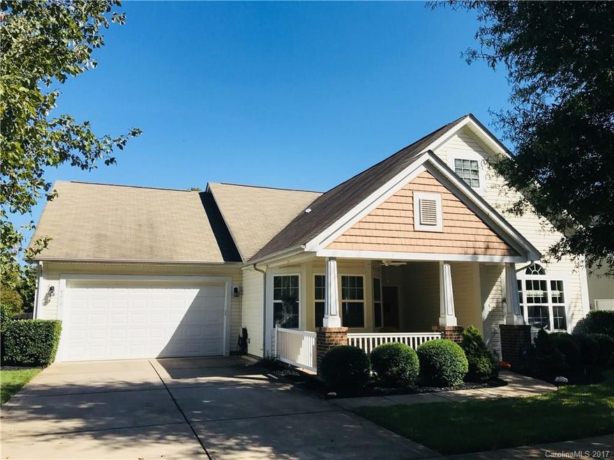 BEAUTIFUL AND HARD TO FIND RANCH IN THE DESIRABLE CARRINGTON RIDGE NEIGHBORHOOD!
OWNER HAS KEPT EVERYTHING IN GREAT CONDITION SINCE BUILDING IN 2007. GORGEOUS CATHEDRAL CEILINGS IN FAMILY ROOM. HOUSE WAS JUST PAINTED AND IT IS IN MOVE-IN-CONDITION.VERY LARGE MASTER 
BEDROOM WITH BAY WINDOWS SITTING ROOM. HUGE COVERED FRONT PORCH. THIS IS THE HOUSE YOU'VE BEEN LOOKING FOR...