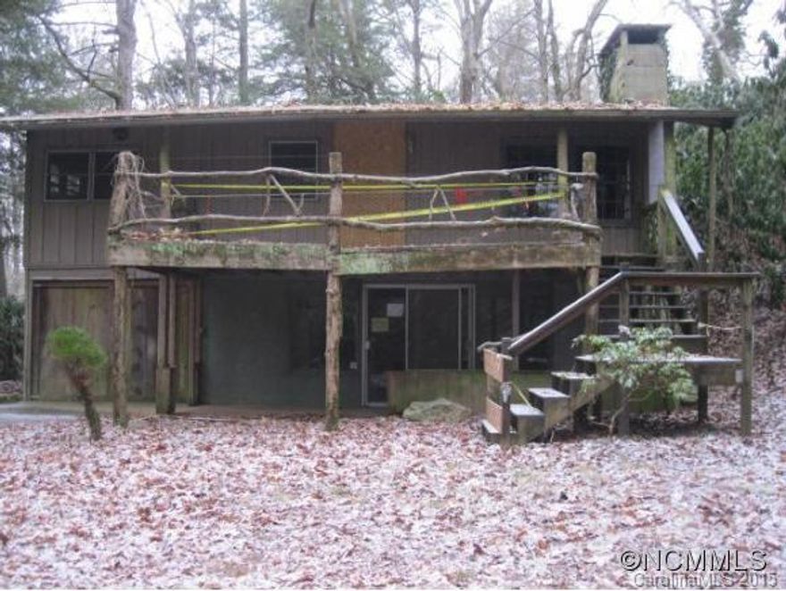 Beautiful & rustic 2BR/2BA cabin just minutes from downtown Highlands! Hardwood floors throughout, huge stone fireplace, and full finished basement. Home needs some work, making it a great investment opportunity! The property has been placed in auction. See agent remarks for more info.