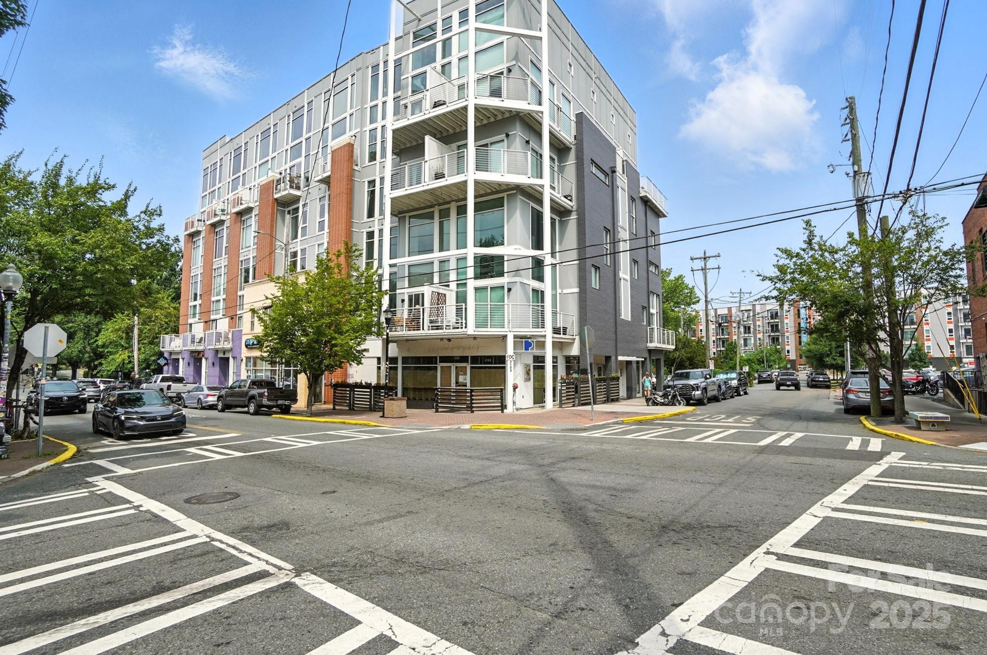 3123 N Davidson Street 208