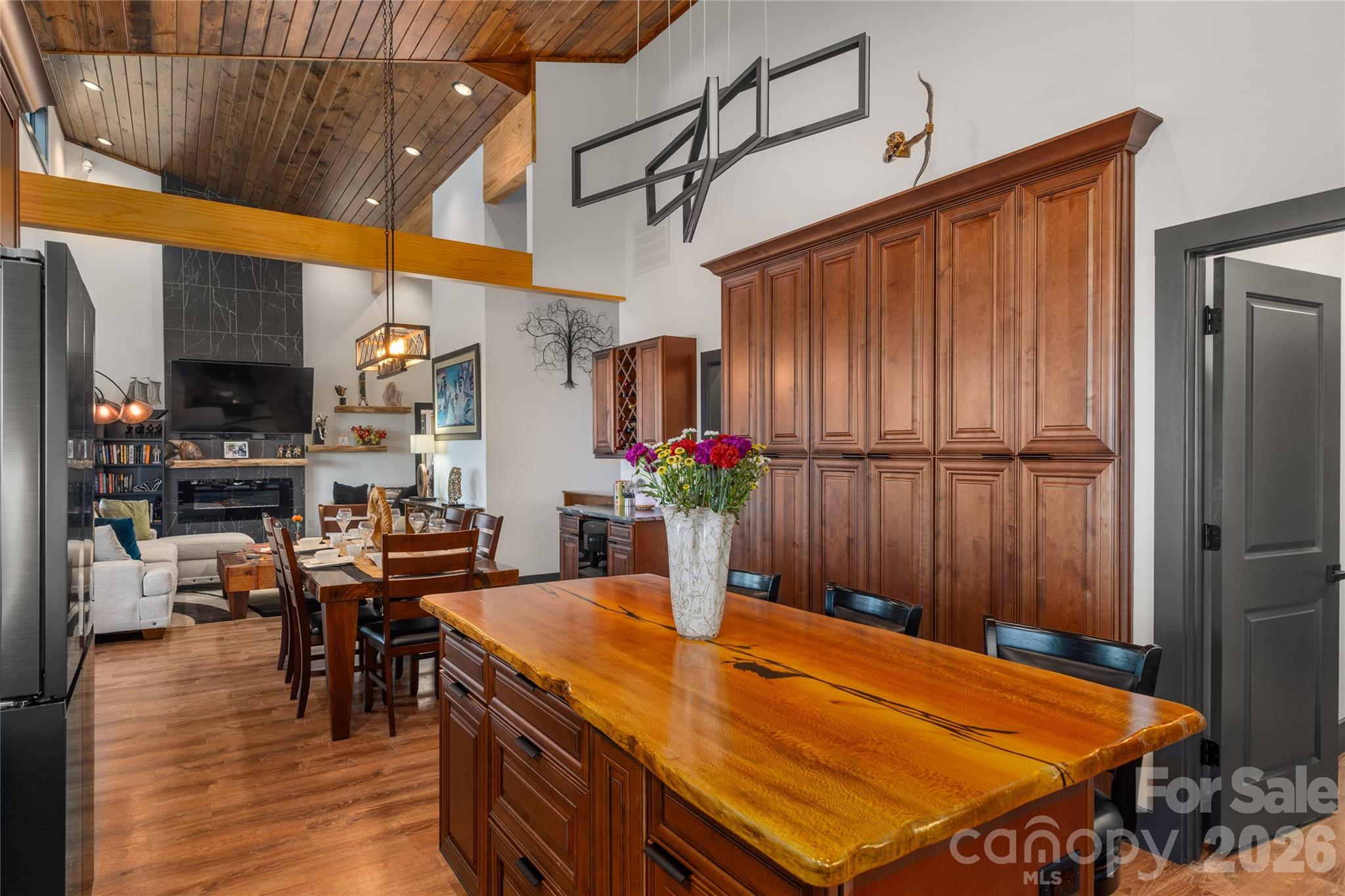 Crest Mountain - Residential