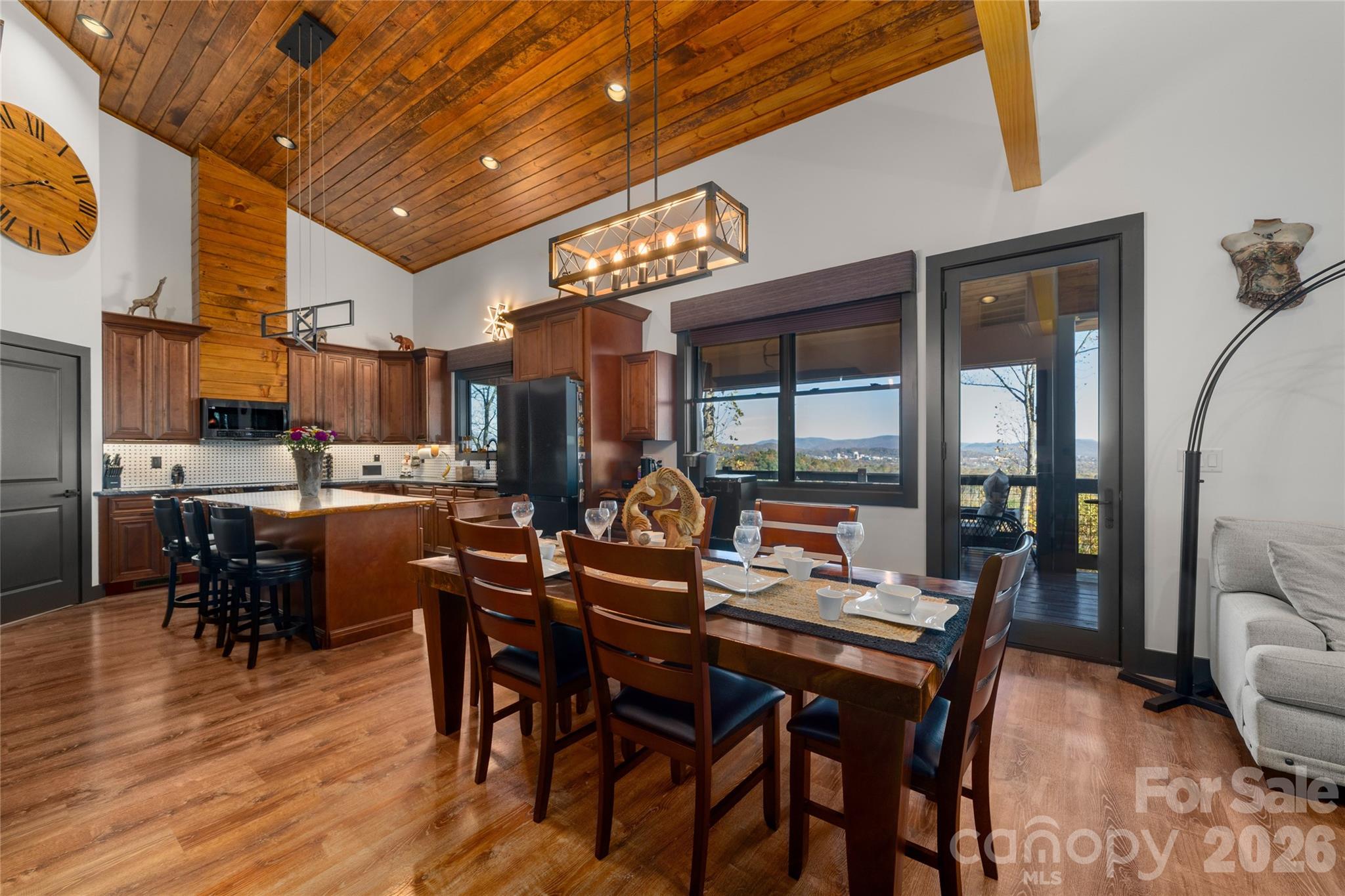 Crest Mountain - Residential