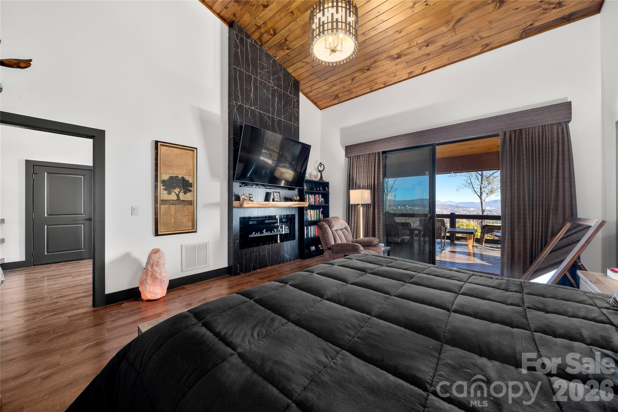 Crest Mountain - Residential