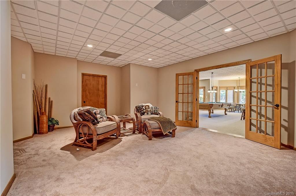 The Peninsula - Residential