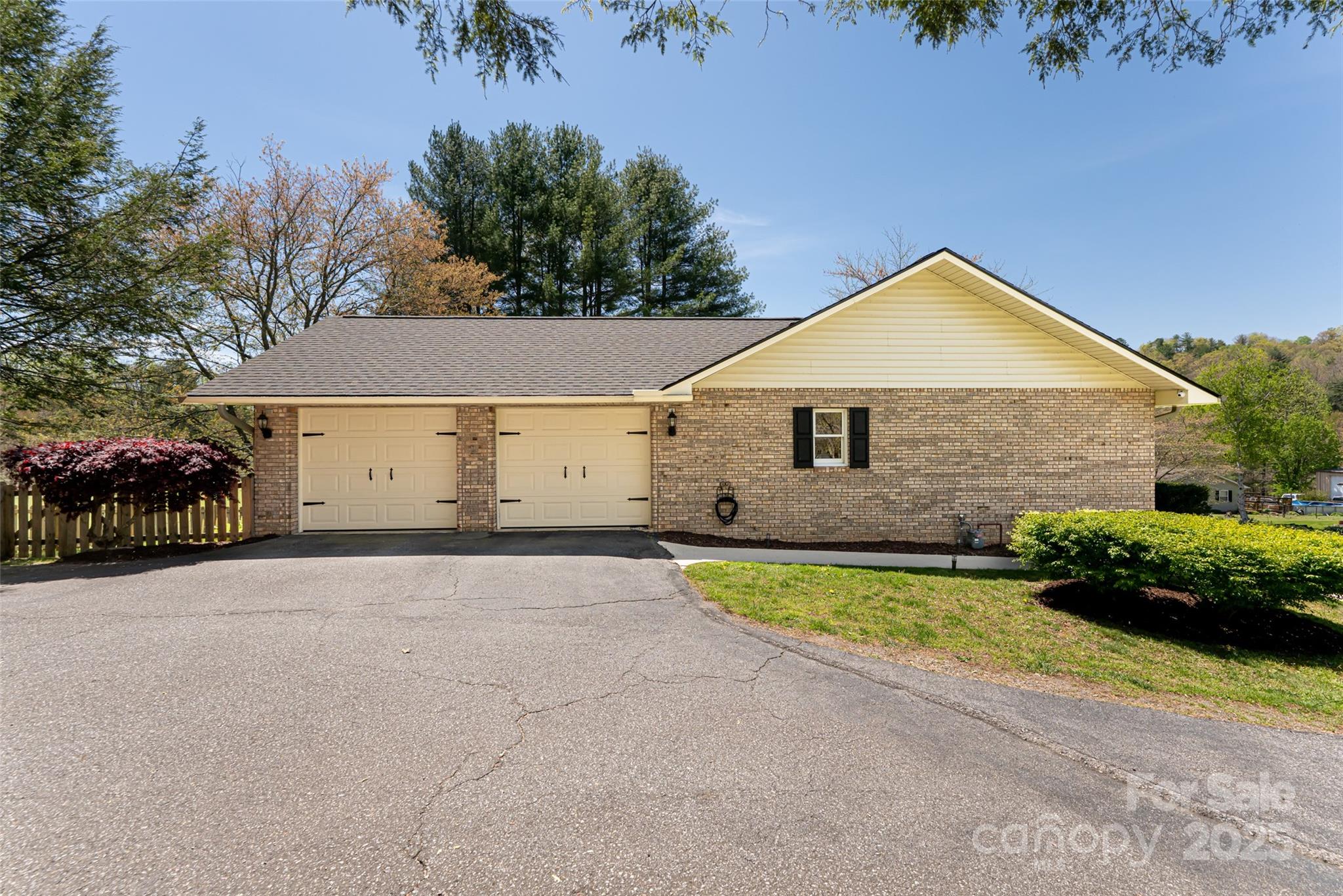 77 Roberts Ridge Drive