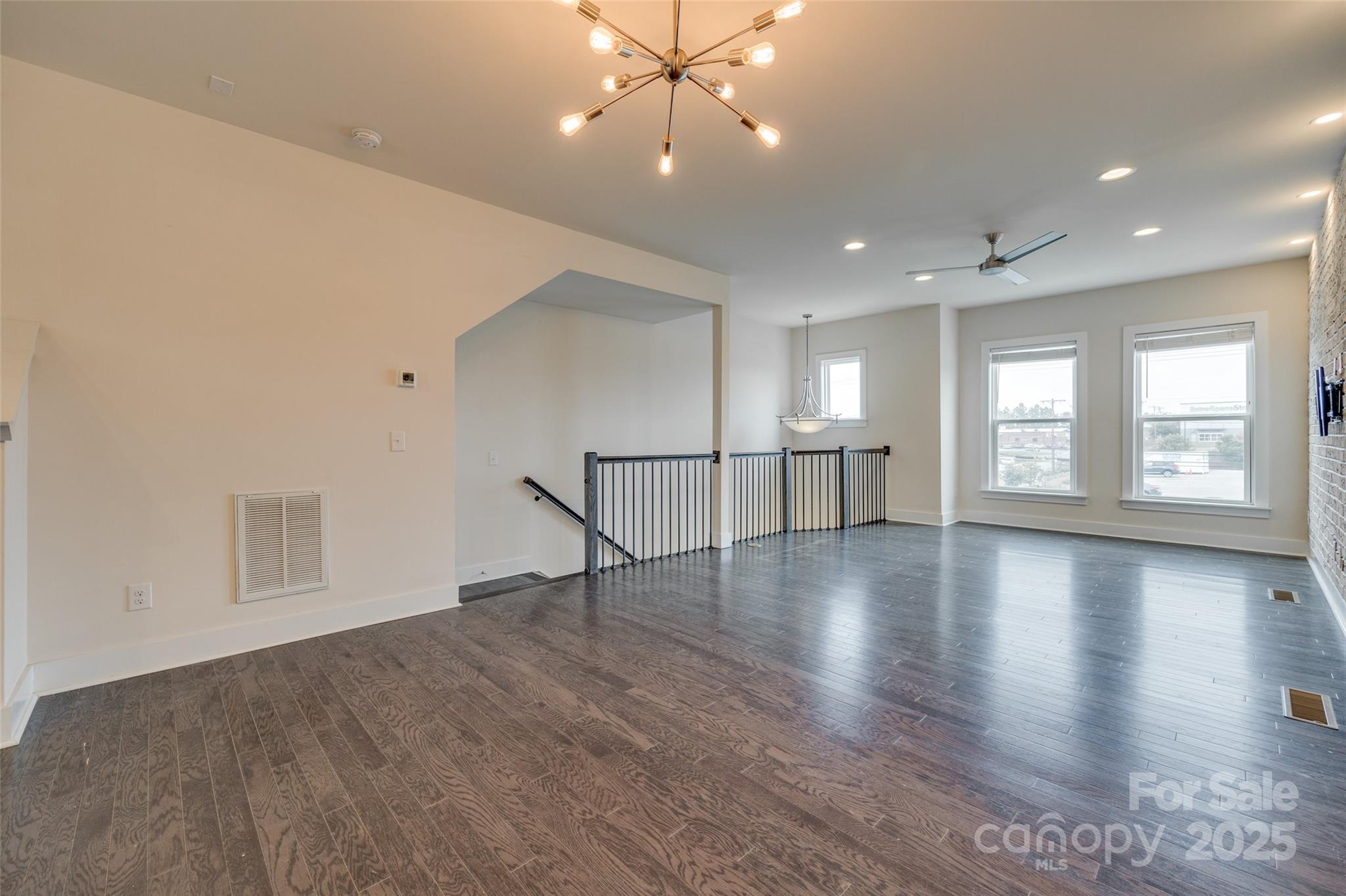 2736 Grand Union Way