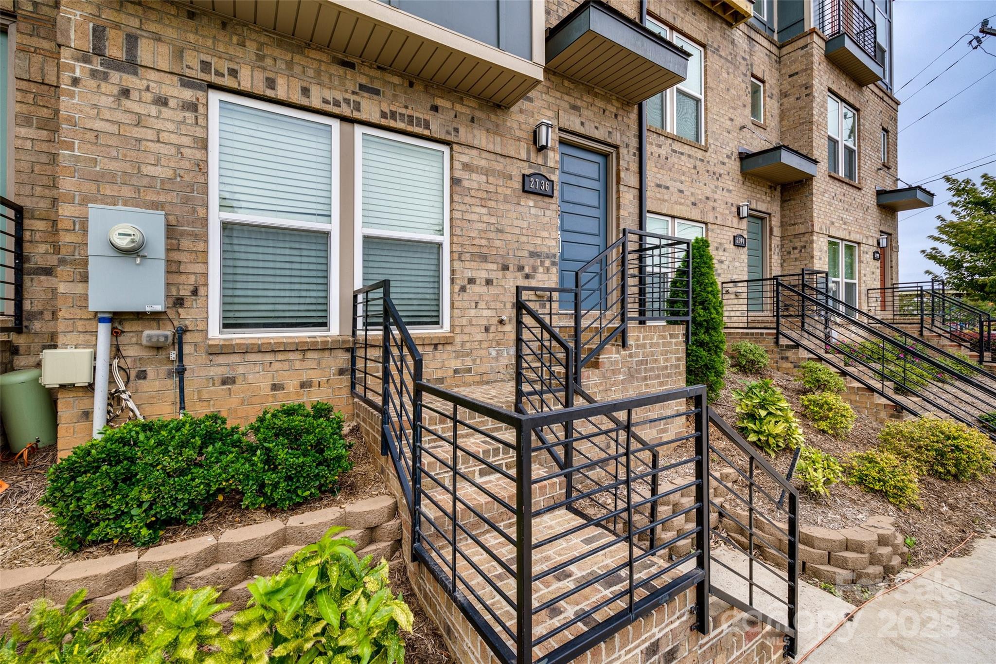 2736 Grand Union Way