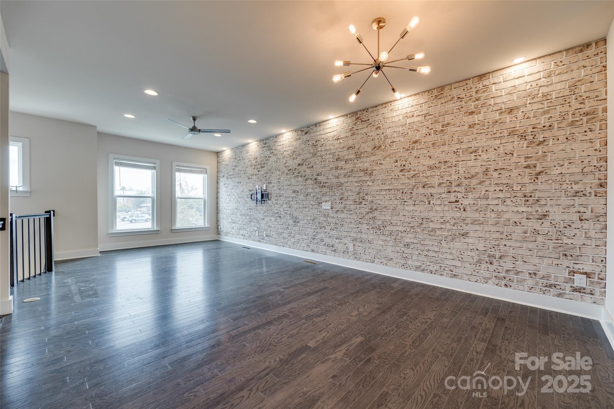 2736 Grand Union Way