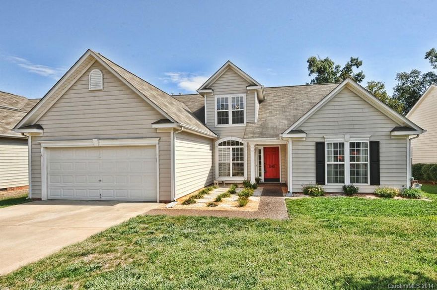 GREAT SOUGHT AFTER SPLIT RANCH PLAN W/ BONUS ROOM IN PRIME LOCATION. CLOSE TO I-77, SCHOOLS AND SHOPPING. OPEN LIVING SPACE WITH SUNROOM OVERLOOKING LEVEL BACKYARD. NEW ROOF TO BE INSTALLED. YARD RECENTLY AERATED AND SEEDED.  COMMUNITY AMMENTIES INCLUDE POOL, TENNIS COURTS, BASKETBALL COURT, PLAYGROUND AND BOAT STORAGE.