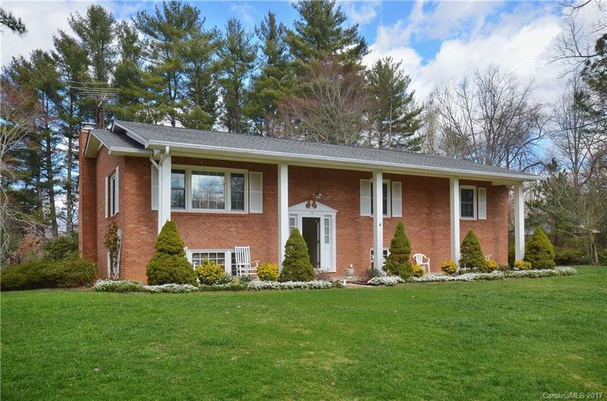 If you are seeking a beautiful home in a great location, North Henderson County is the place to be. Inviting brick 3/3 for growing family or mother-in-law suite setting. Features eat-in breakfast area & built in shelving, living/dining combo, huge family room with brick fireplace, natural gas, city water, generator, over sized tandem garage w/workshop area. Driveway has enough parking for multiple cars or basketball goal for entertaining! Corner lot & dream gardening awaits your buyer. Must see!