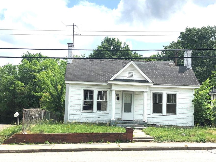 Fixer Upper in up-and-coming Lancaster, SC.  Conveniently located 15 minutes from Ballantyne and 2 blocks from Main St, this property is waiting for your personal touch.  Parcel is being sold in conjunction with MLS #4029216.  Both lots combined are over 1.2 Acres.  There are 2 houses, 2 pole barns and a Doublewide mobile home on the property.  Great investment or redevelopment opportunity.  Please do not disturb tenants.