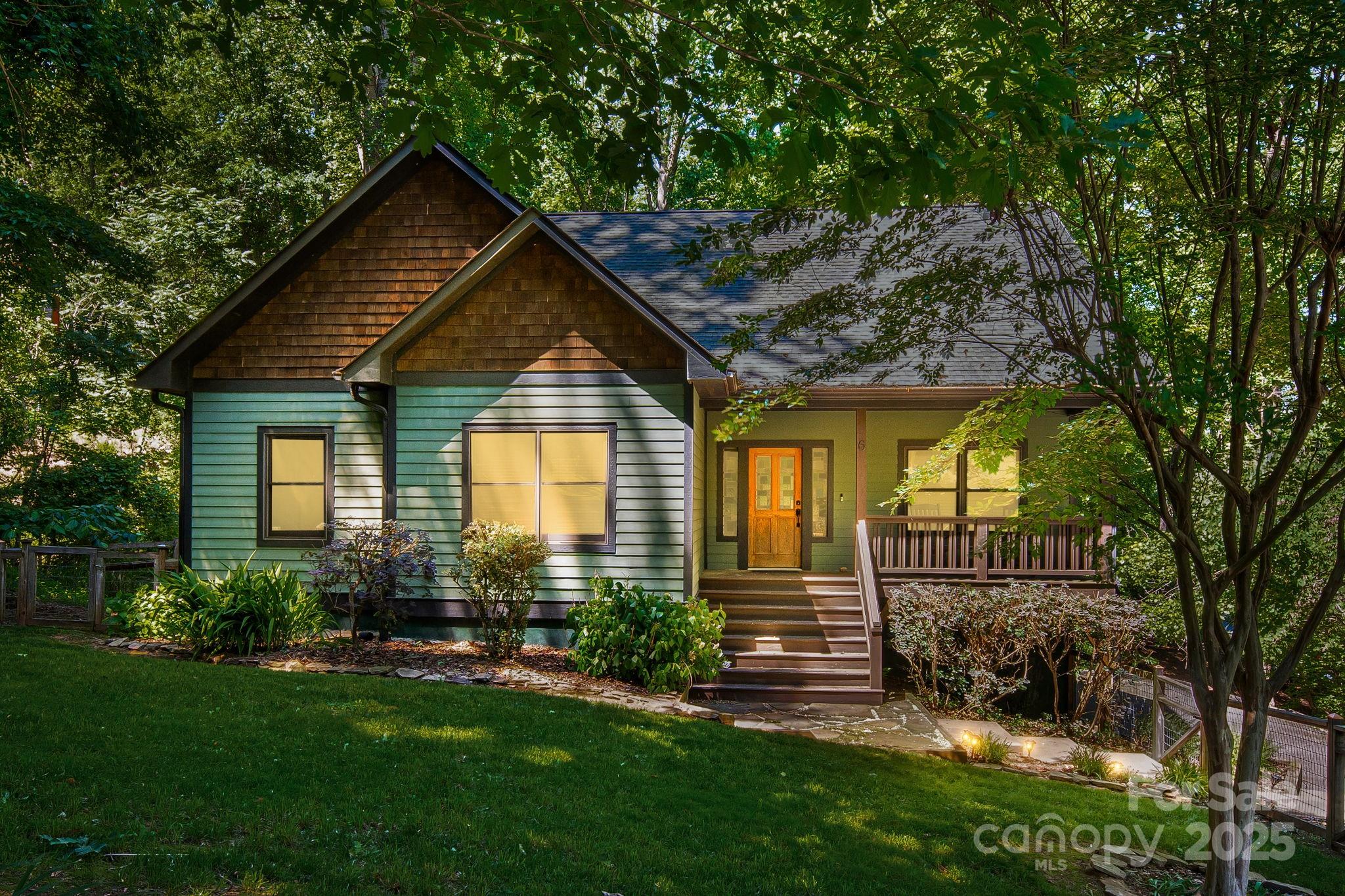 6 Woodland Road W