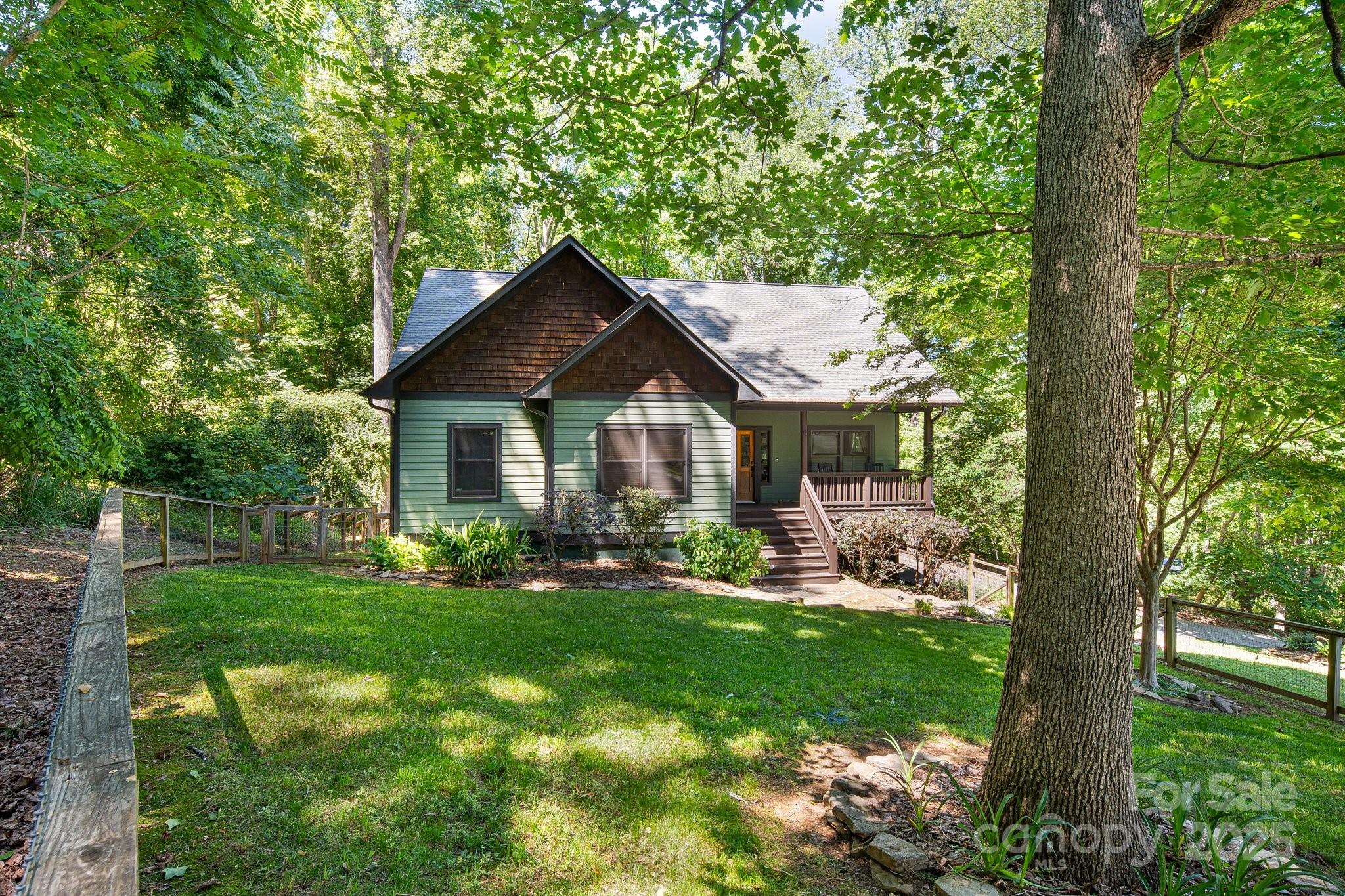 6 Woodland Road W