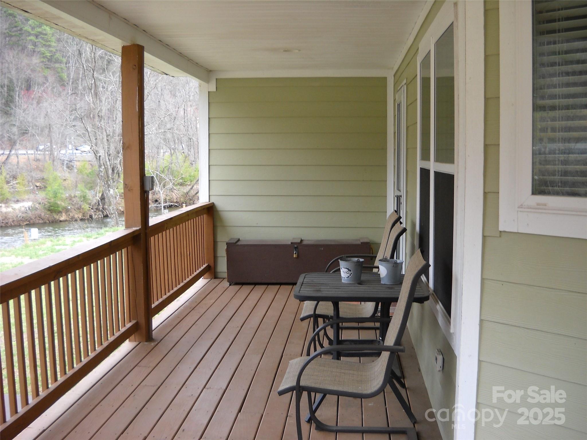 992 Hornet Drive