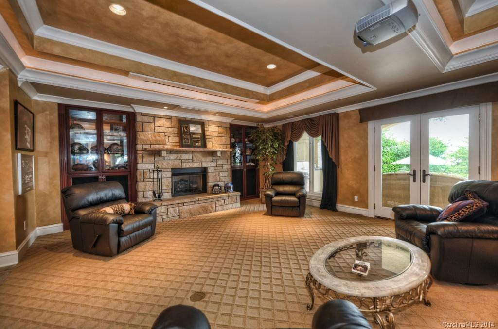 The Peninsula - Residential