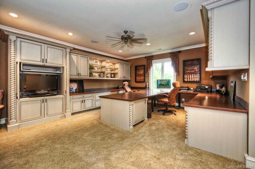 The Peninsula - Residential