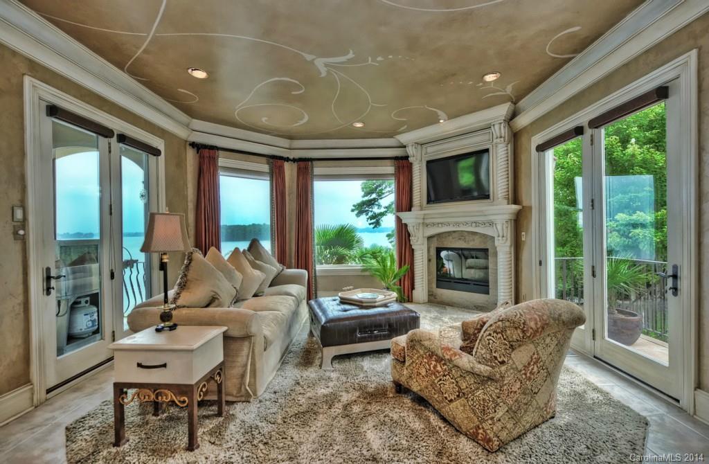 The Peninsula - Residential