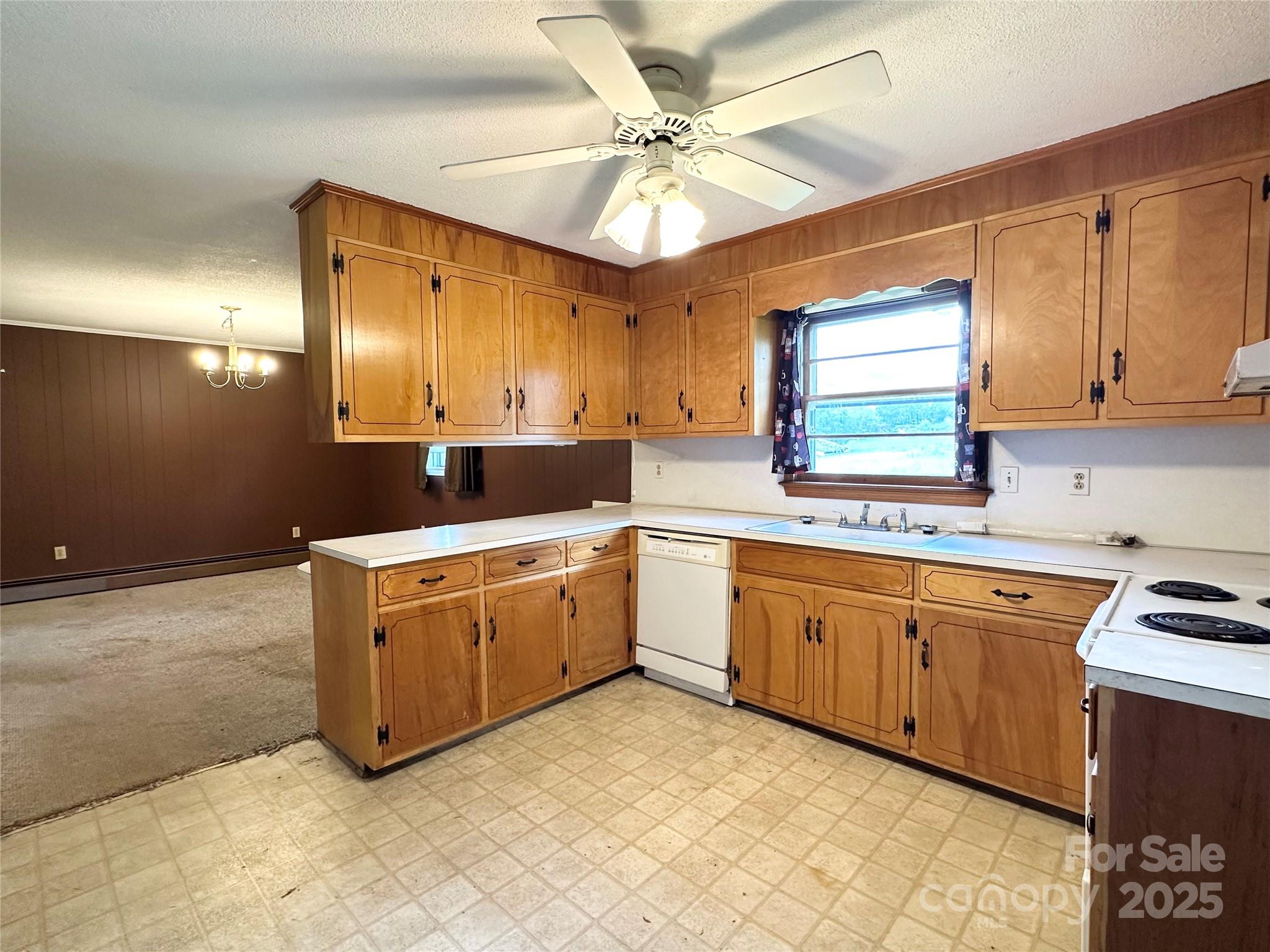 Granite Falls, North Carolina 28630, United States, 2 Bedrooms Bedrooms, ,2 BathroomsBathrooms,Residential,Active,199642