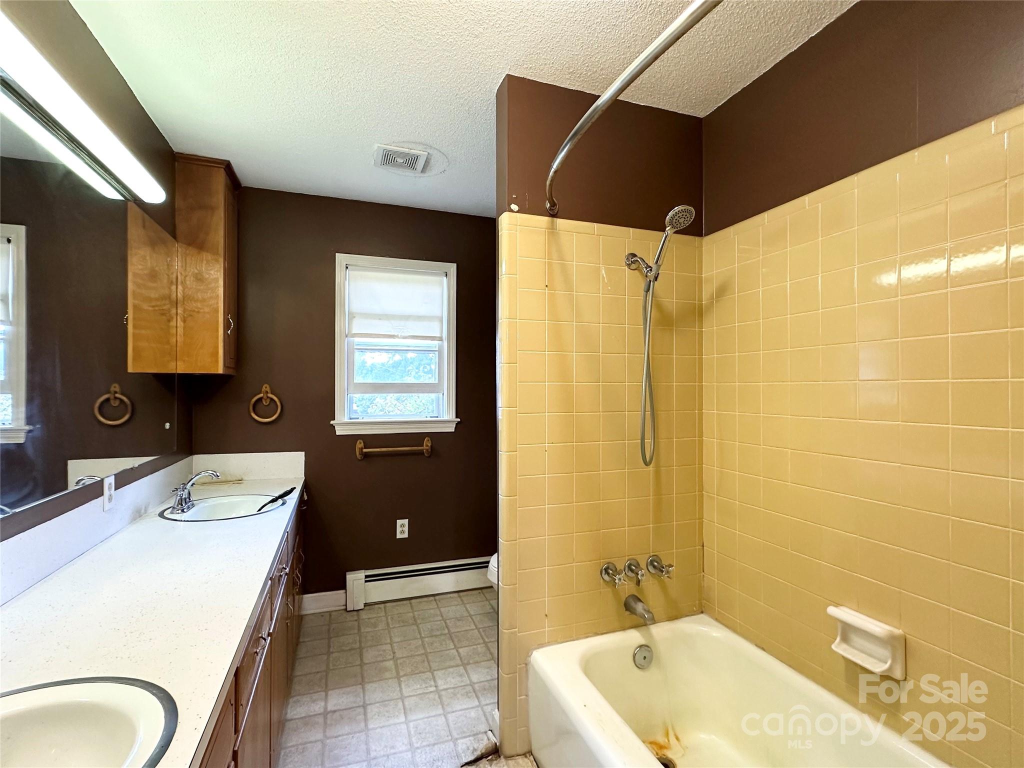 Granite Falls, North Carolina 28630, United States, 2 Bedrooms Bedrooms, ,2 BathroomsBathrooms,Residential,Active,199642