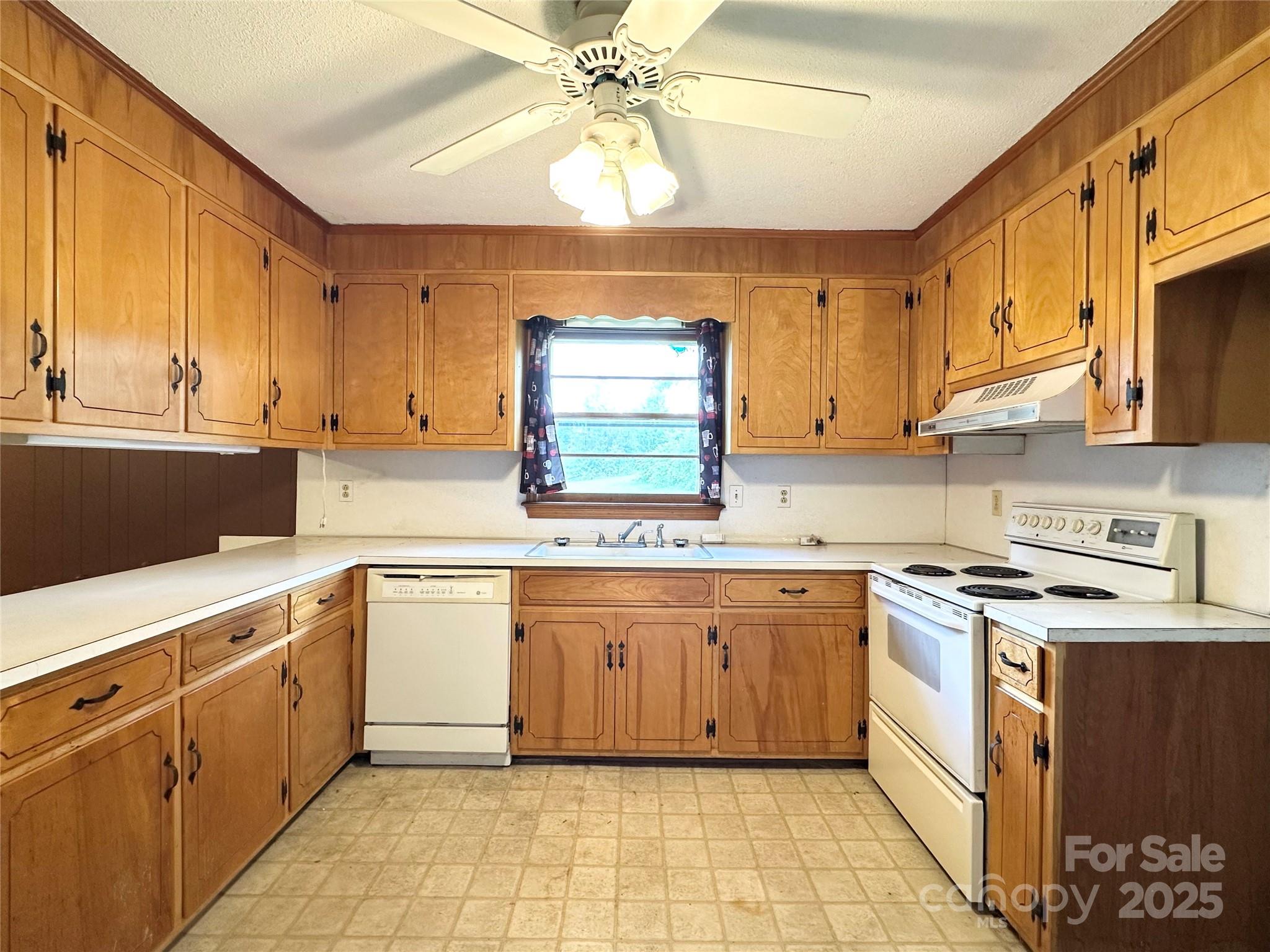 Granite Falls, North Carolina 28630, United States, 2 Bedrooms Bedrooms, ,2 BathroomsBathrooms,Residential,Active,199642