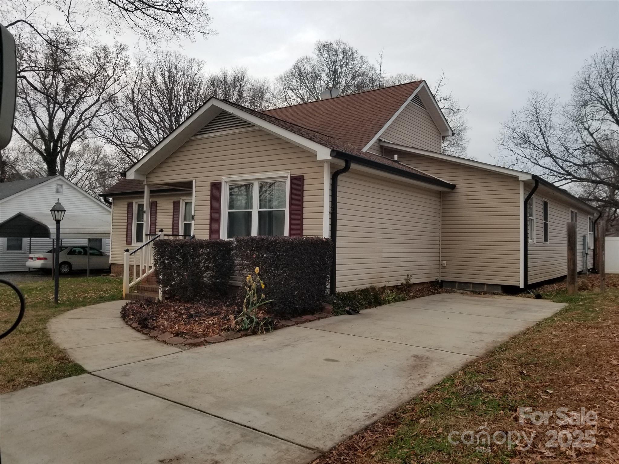 372 Aycock Street NE