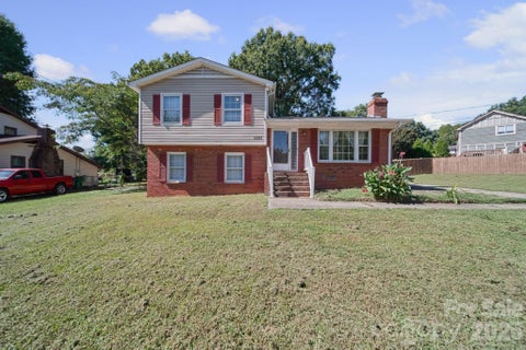 Photo of 3323 Wiseman Drive, Charlotte, NC 28227 (MLS # 4428962)