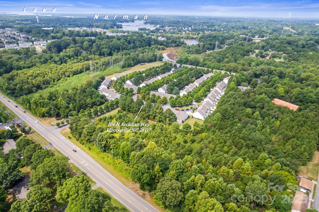 104 N Arcadian Way