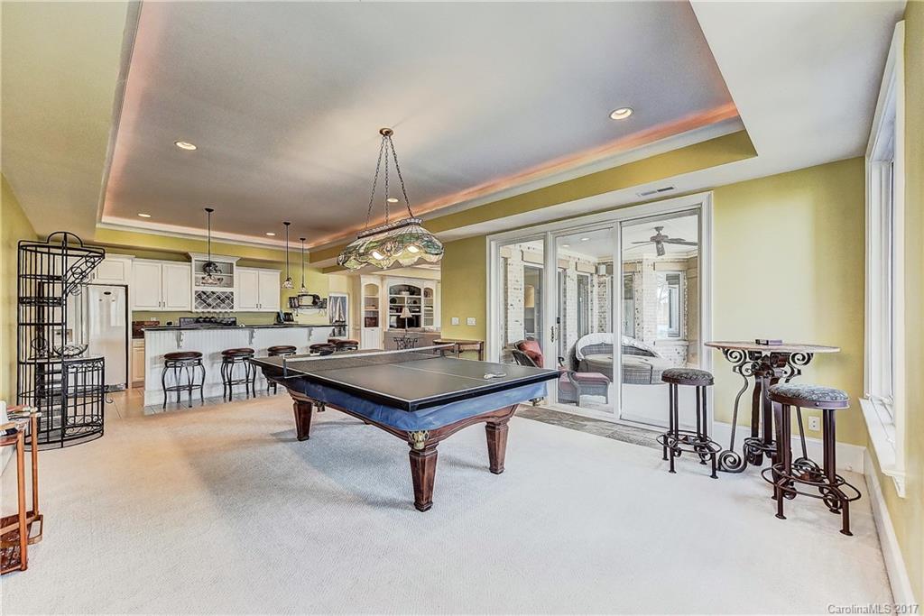 The Peninsula - Residential