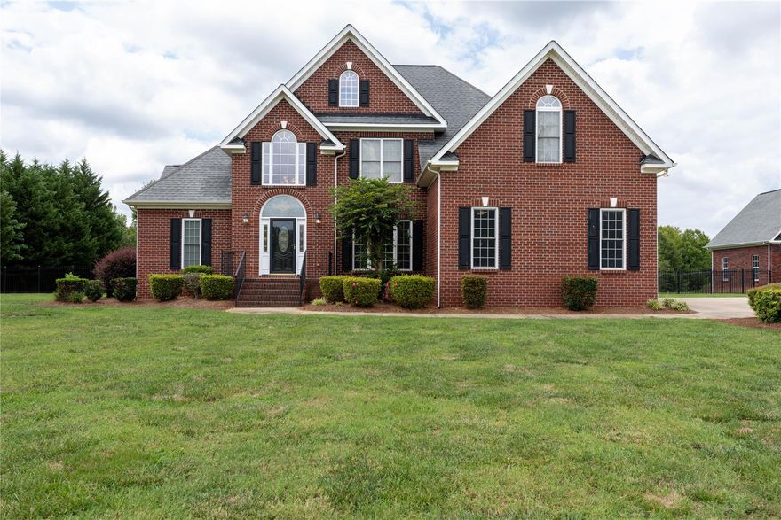 Set your eyes on this impressive brick home on just over a 1 1/3 acre lot that gives you all you have been searching for!  A country setting that is conveniently located with no HOA and a short distance to the Country Club, locally grown produce shopping, dining, and more.  Come inside to see the spaciousness of almost 2900 sq ft with 4 bedrooms and 3 baths.  And if that just isn't enough bedrooms - a 5th bedroom could be easily made in that bonus room upstairs!  The entryway brings you into the formal dining room and great room with soaring ceilings and a fireplace.  Gleaming hardwoods and natural light flow into the living area on the main level with tile in the kitchen and baths.  With access to the beautiful scenery outside, this primary suite is a retreat with a private bath with dual vanities, a step-in shower, and a serene soaking tub.  Outside you have a fenced-in backyard, a back patio to bask in relaxation, and a 2-car attached garage. Welcome, Home to 533 Mason Dickson Road!