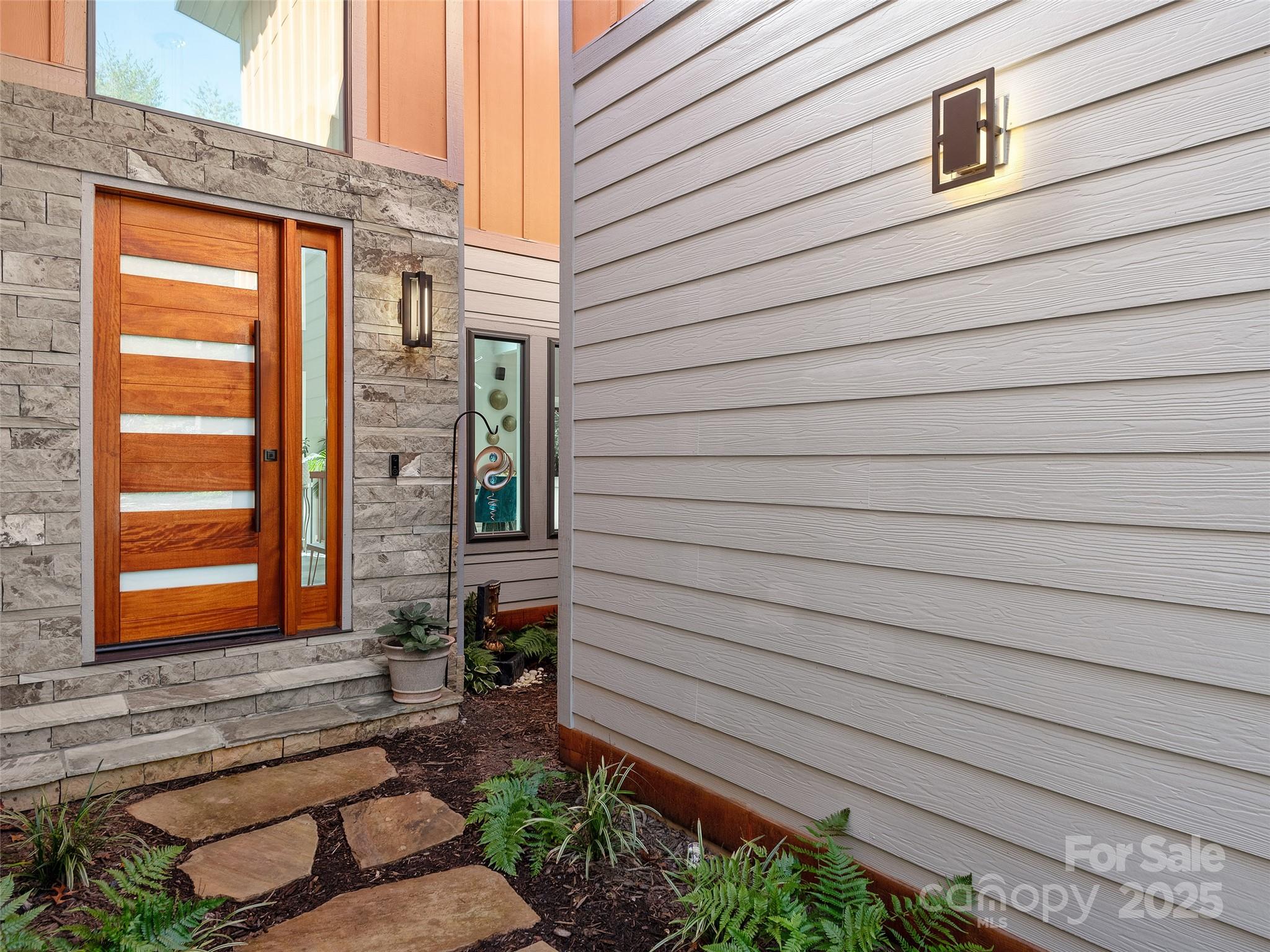 237 N Mountain Lane