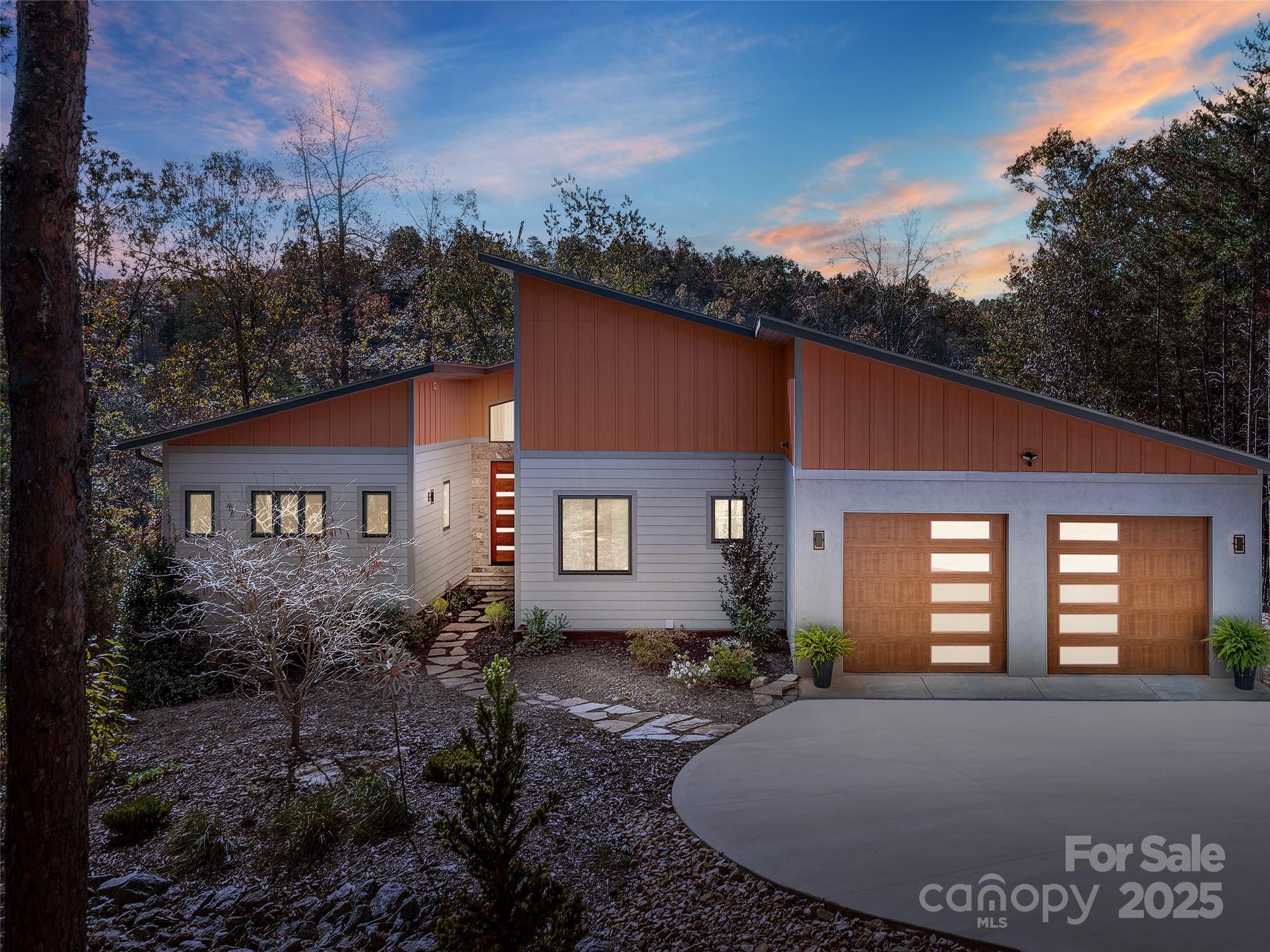 237 N Mountain Lane