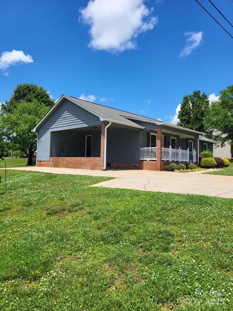 136 Coventry Lane Forest City NC 28043