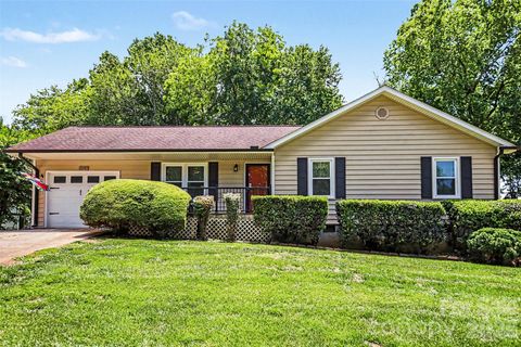 Photo of 115 Cartway Lane, Statesville, NC 28625 (MLS # 4383240)