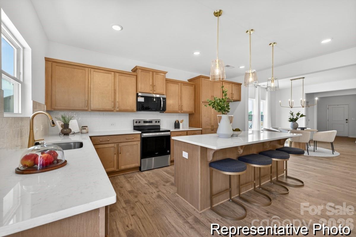 122 E Springhouse Court 16p