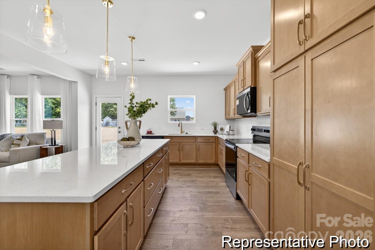 122 E Springhouse Court 16p