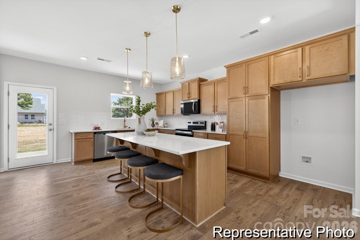 122 E Springhouse Court 16p