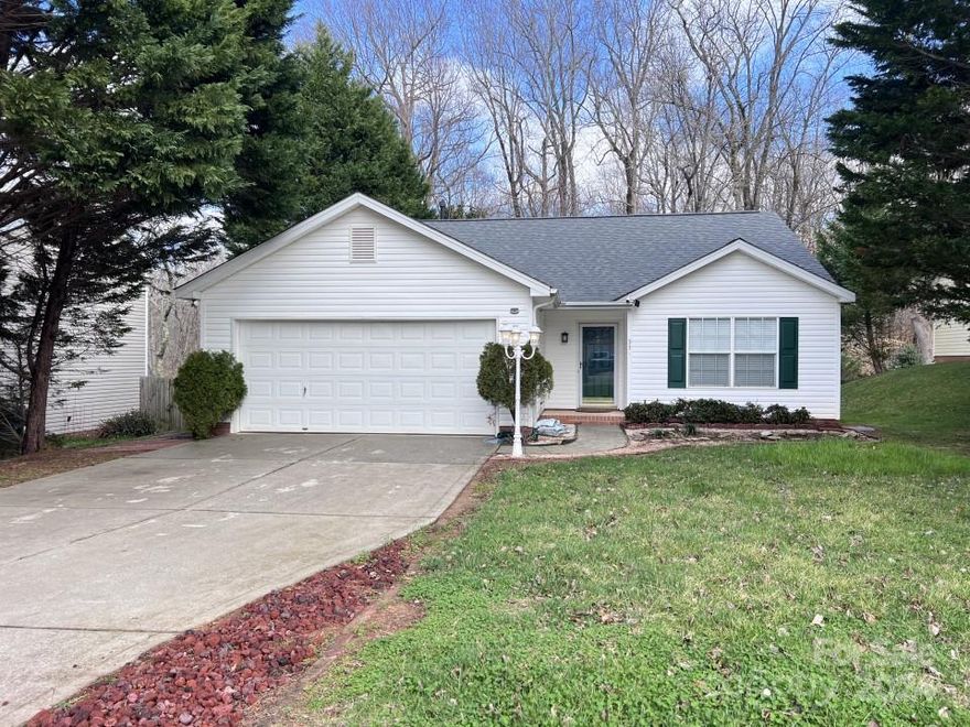 We're pleased to present the opportunity to acquire a Rare gem property in a highly demanded Lowell, NC. Including 3 bedrooms and 2 bathrooms, you are going to enjoy the 1,244 sqft that composes this House built in 2003 with all new appliances, flooring, hardware and plumbing fixtures. Nested in an enjoyable neighborhood, and minutes from local attractions, public transportation, elementary school and public park. Don't miss this great opportunity!