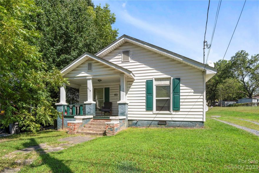 Great opportunity for investors! 2 bedroom, 1 bath property in Gastonia, tenant occupied.  Fantastic opportunity to renovate and raise rents or sell.  Growing Charlotte suburb with plenty of room for upside.
 Come check it out!  Rent $660.00.  48 Hour notice required.