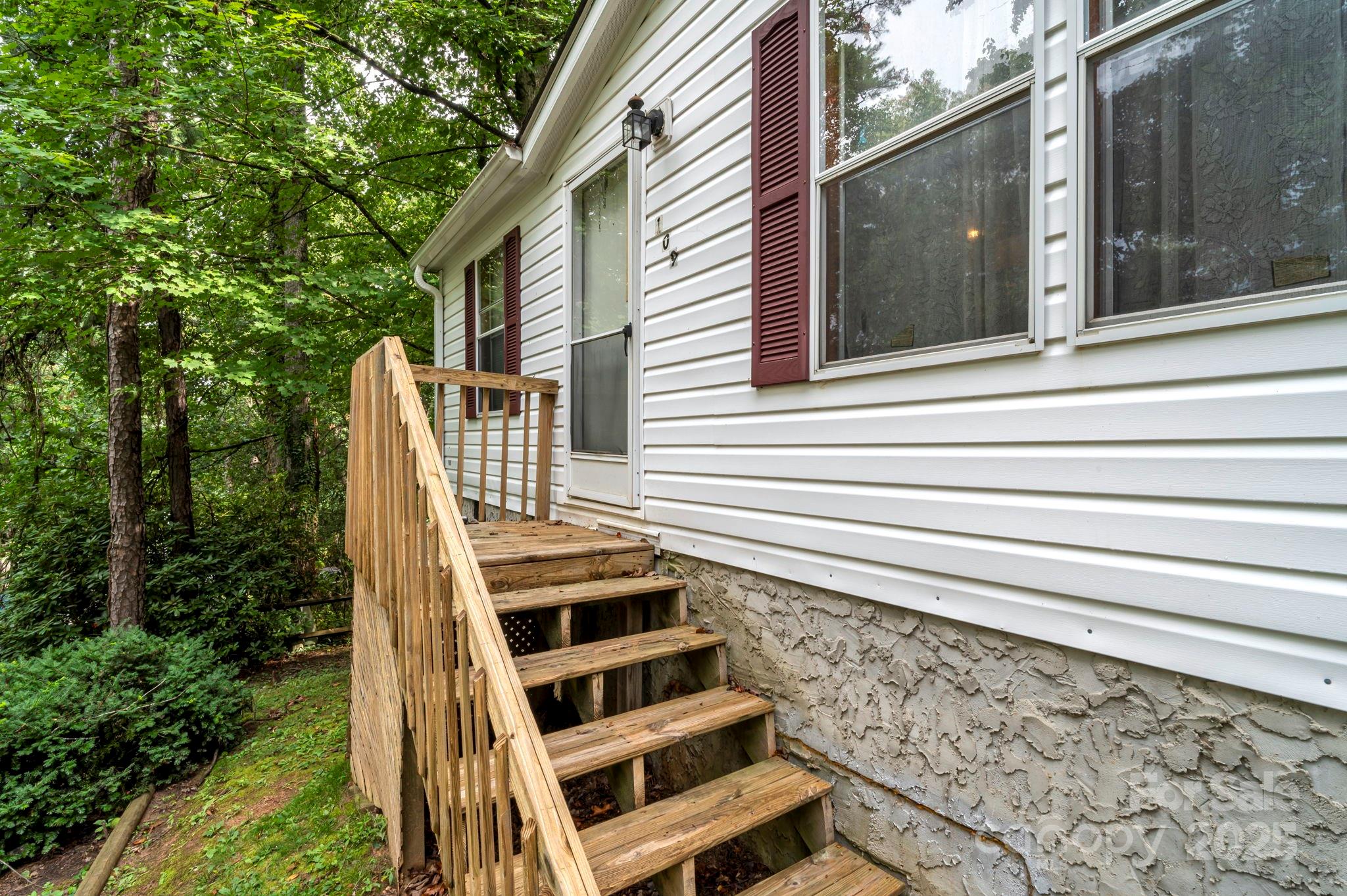 109 Mockingbird Circle